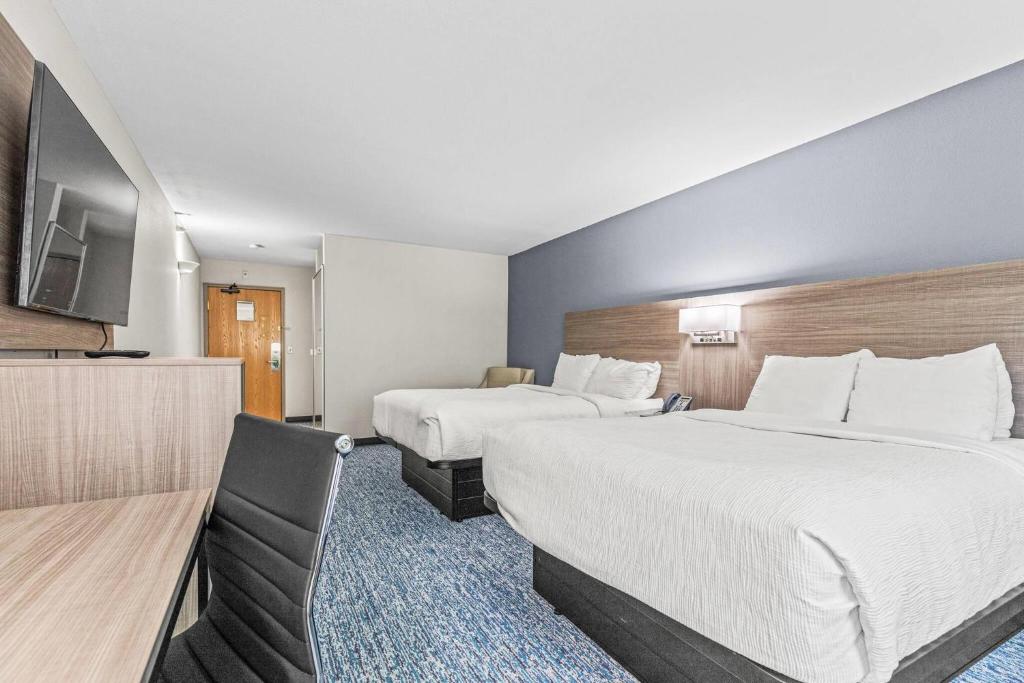 Guest room with two beds