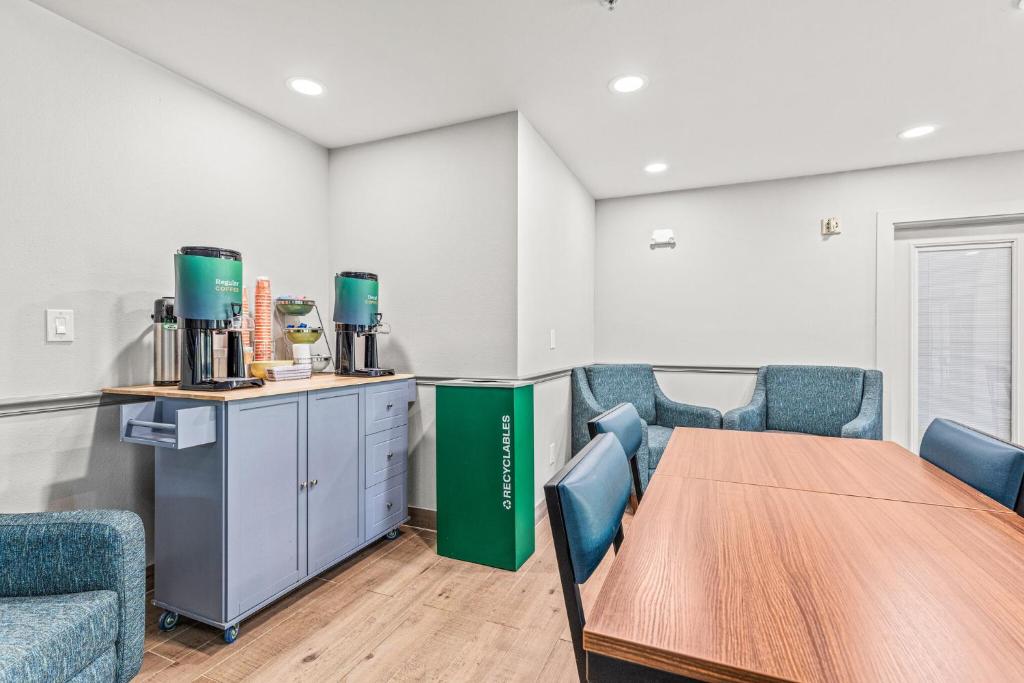 Breakfast area at Quality Inn and Suites On The River